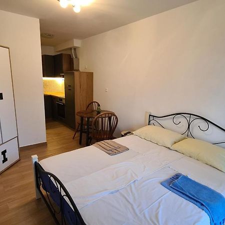 Mila Holiday Apartments Poreč Buitenkant foto